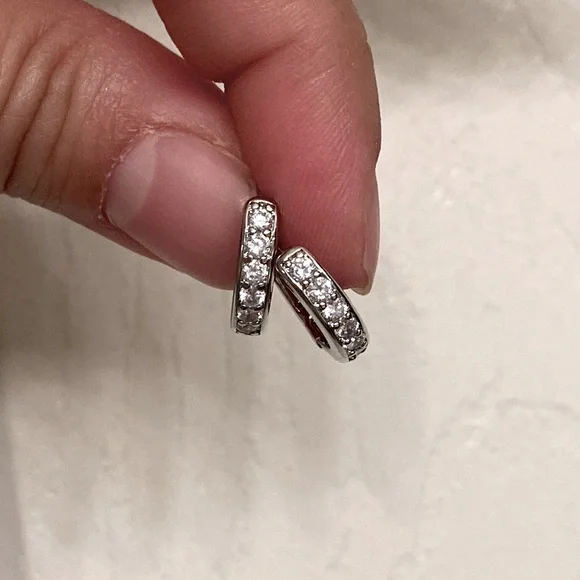 NWOT!! 18K White Gold Plated Slim Huggie Earrings - Picture 1 of 8